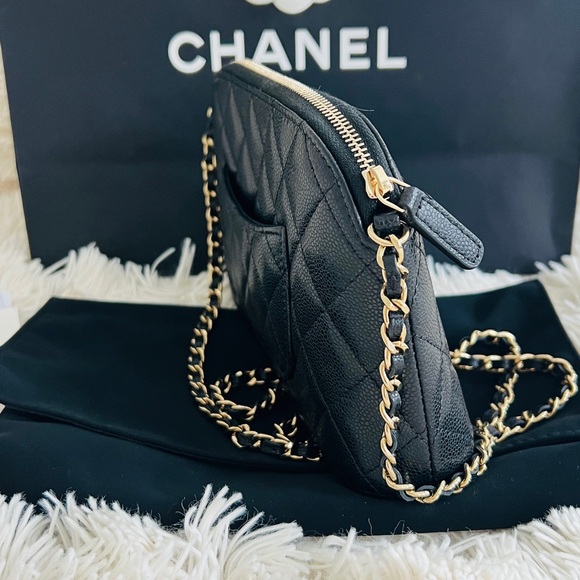 Authentic CHANEL 24A CLASSIC CLUTCH WITH CHAIN - Picture 3 of 11